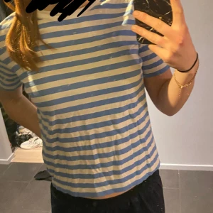 T-shirt - Använt endast några gånger. Är i bra skick💕