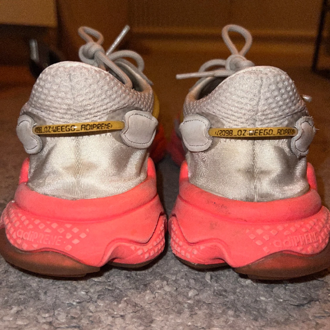 Adidas skor ozweego  - 90