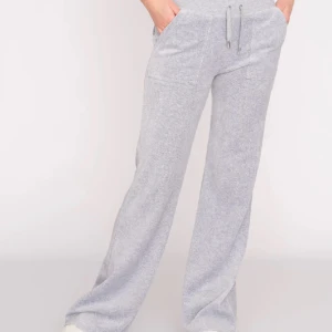 Juicy byxor - Säljer dessa äkta juicy couture byxor i storlek medium för att dom inte kommer till användning. Fint skick.