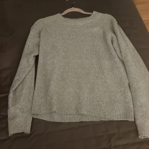 Stickad tröja - Nästan intill ny 