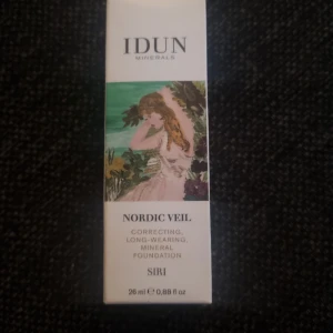 Idun minerals foundation Siri - Oanvänd Idun minerals foundation.  Nordic veil Correcting long-wearing mineral foundation.  Ord pris 329kr Färg Siri 310 neutral medium