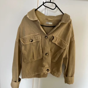 Jacka - Använd några gånger men väldigt fint skick endå💘