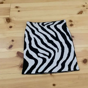 Kjol - Zebra kjol. One size. Jätte bekväm att ha mlt magen💗