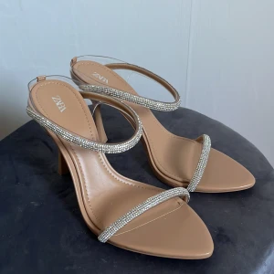 Klackar - Jätte fina klackar från zara, aldrig använda