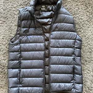 Dunväst Uniqlo  - Mycket bra skick! 