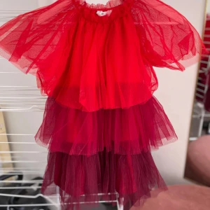 Festklänning från HM - Festklänning röd