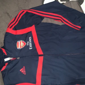 Adidas Arsenal  - Storlek S, byxorna finns också