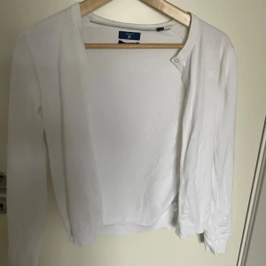 Kofta  - Använd fåtal gånger, inga fläckar eller tecken på att den är använd.  