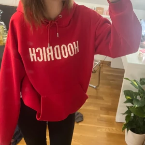 Hoodrich  - Säljer min röda Hoodrich hoodie då den inte kommer till användning! Jättebra skick, som ny❤️