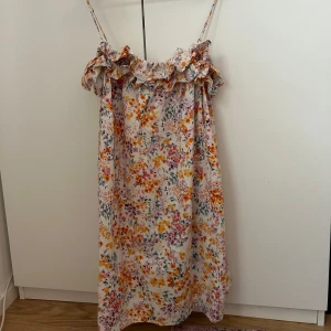 Linne klänning  - Somrig linne klänning i bra skick