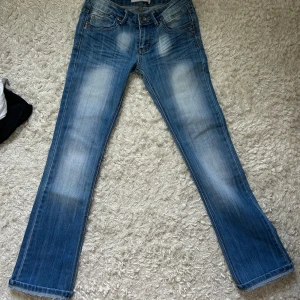 Mörkblå jeans - Så fina