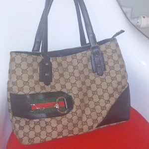 Snygg väska  - Köpt utomlands i mycket bra skick 