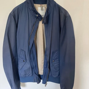 J.lindberg jacka blå - Väldigt fin j.Lindeberg jacka i bra skick och i storlek M.