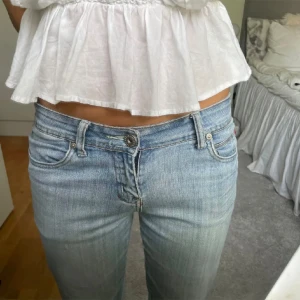 super snygga jeans  - (inte mina bilder) men bra skick, as snygga verkligen men är förstora för mig tyvärr 💞