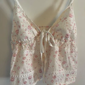 SHEIN topp - Shein topp som tyvärr inte kommer till någon användning!💓