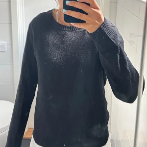 Stickad tröja  - Svart stickad tröja 
