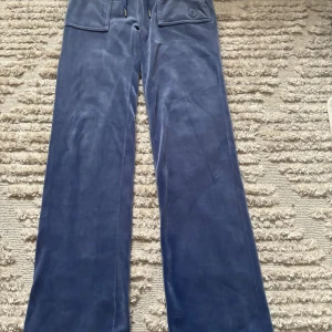 Juicy couture  - Säljer mina nya juicy couture byxor i helt nyskick använd endast fåtal gånger💓