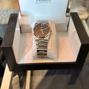 Tissot prx  - Köpte den på blocket men när den kom fram så var batteriet slut… Där av priset säljer jag bara av den nu 