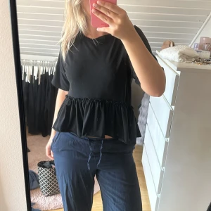 Volang t-shirt  - Snygg t-shirt med volang 😊