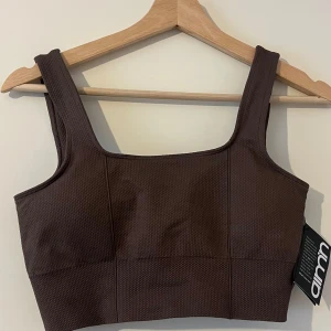 Gym set - Aim’n - Brun gym set från AIM’n. Helt nya. Topp: L. Tights: S. 