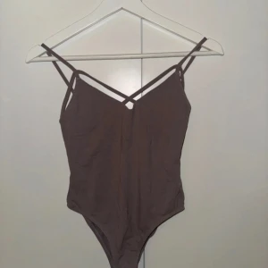 Lila body  - Sparsamt använd & normal i storleken. Har en annan annons med en liknande body, vill du köpa båda kan du få de för 50!