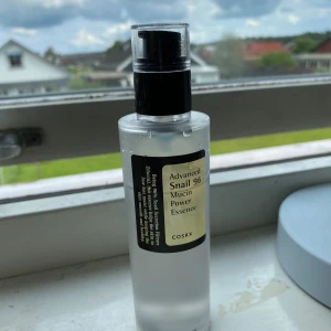 Snail Mucin - Det trendiga snigel slemmet. Ca 70% kvar. Pumpen har aldrig nuddat ansiktet! Priset är + frakt. Använd inte köp nu utan kontakta mig privat vid intresse.