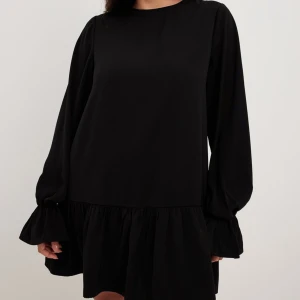 Nakd klänning - Säljer denna populära klänningen från nakd i svart! Aldrig använd med lapparna kvar. Nypriset är 699kr