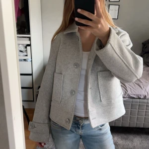 Kappa från lager 157 - Säljer min kappa från lager 157. Den är i bra skick och har inga defekter💗