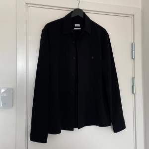 Blake Overshirt från Filippa K till salu! Gott skick utan konstigheter. Nypriset ligger på 2900kr. Hör av dig vid funderingar, ciao! 