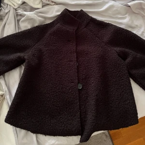 Tunn teddyjacka - Fin svart teddyjacka