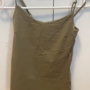 Linne - Bra skick, använt fåtal gånger. Köparen står för frakt. 