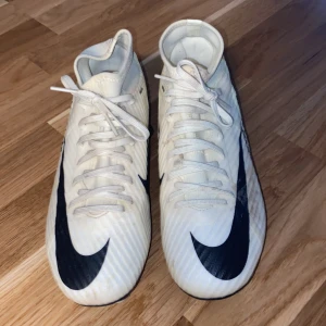 Fotbollskor⚽️Använt 1 gång köptes för 1149 - Från Nike,köpta på intersport kostade 1049 kr säljs för 600