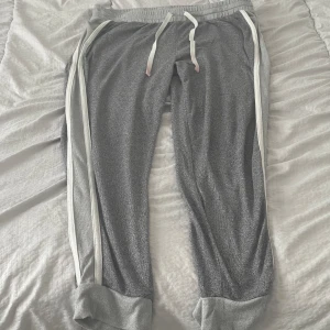 Mjukisbyxor - Grå mjukisbyxor.