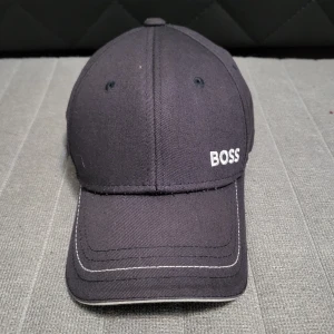 Säljer en äkta hugo boss keps - Säljer en äkta hugo boss keps, helt ny skick och den är äkta 