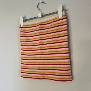 Tubtopp subdued - Snygg och unik topp🩷 Storlek S, sitter bra och åker inte ner Gjord och köpt i italien