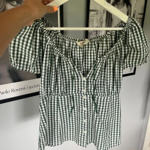 Rutig topp - Snygg rutig topp som tyvärr inte kommer till användning🩵Den sitter som en S/M