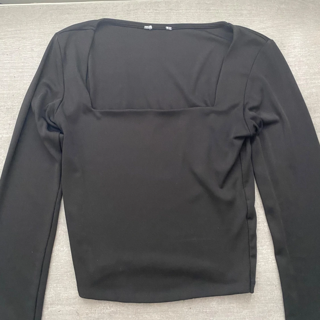 Svart långärmad tröja  - 91