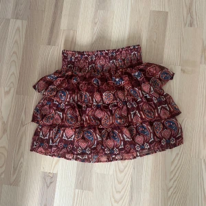 Lindex volang kjol  - Så söt kjol som också passar som en topp 