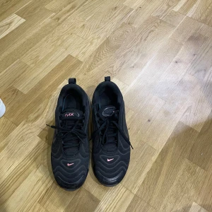 Svarta Nike skor - Svarta