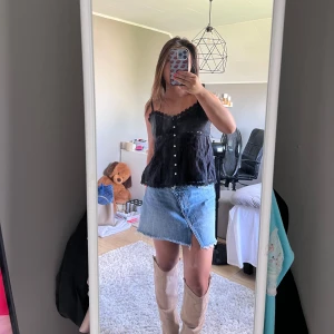 Zara topp - Jätte söt zara topp som är använd bara några enstaka gånger❤️❤️kan gå ner i pris vid snabb affär 