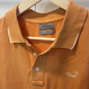 Jacob Cohen polo - Snygg piké ifrån JC lite skrynklig på bilden pallade inte stryka den men den är i gott skick