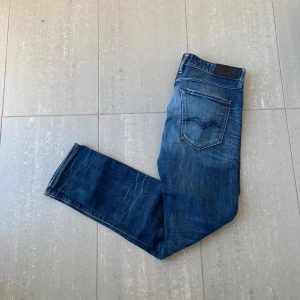 Replay jeans  - Säljer nu dessa replay jeans i bra skick bortsett ifrån att gilfen är kass, skriv för fler bilder/frågor🙌🏼
