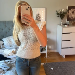 Stickad blus  - Blus i ny skick från Lindex. Aldrig använd så den är som ny bara att prislappen inte är kvar. Skriv för fler bilder💗