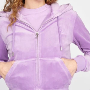 Juicy tröja  - Jag säljer min lila juicy tröja för att den inte kommer till användning. Den är i bra skick och jag har inte använt den så mycket 