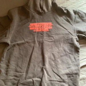 Stranger Things Hoodie H&M  - Stranger Things Hoodie H&M 