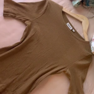 Tajt tröja - Oanvänd tröja ifrån Kappahl i storlek S, sitter fint och framhäver kroppen på fint sätt, inga defekter 