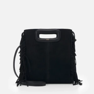 Maje väska  - Säljer min fina Maje väska, skriv för fler bilder 💕 haft den i 1 år ungefär inte sliten eller så Köpt för 2800 Bandet tillkommer inte 