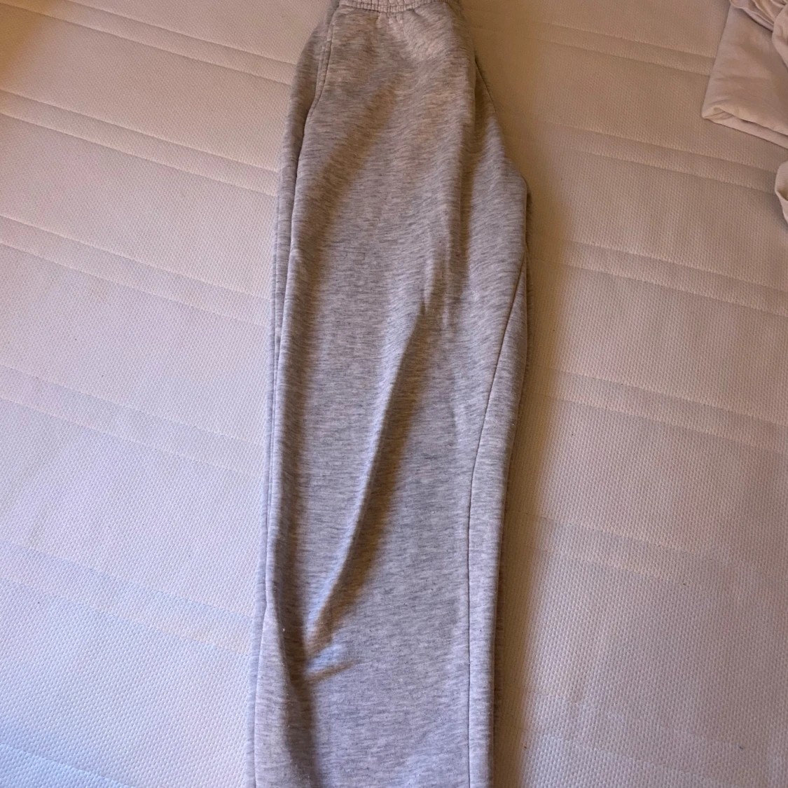 Grå mjukisbyxor - 91