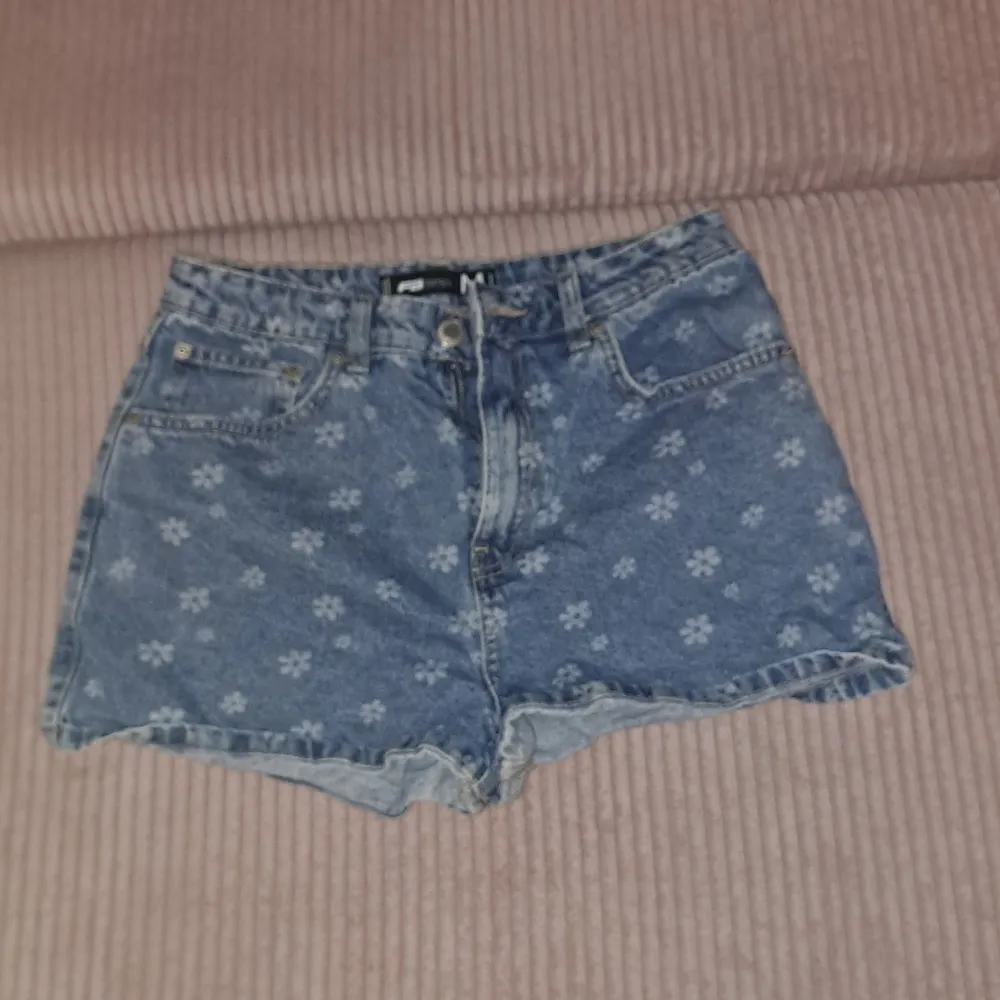 Söta blommiga shorts 💐. Shorts.