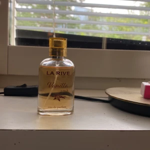 La rive parfym vanilla touch - En oanvänd parfym som är köpt på H&M! Säljer då den inte är min doft💗🍦